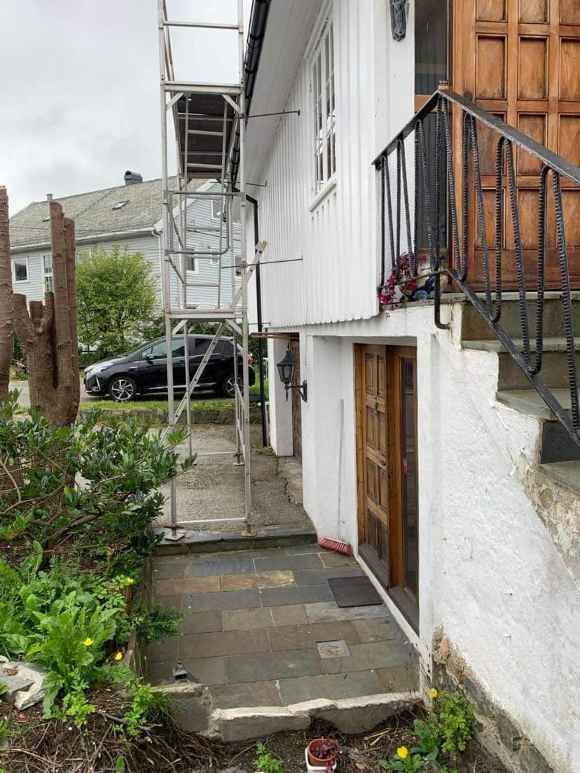 Sentrumsnaer Kjellerleilighet, Naer Sykehus Og Hogskole, Parkering Haugesund Exterior foto